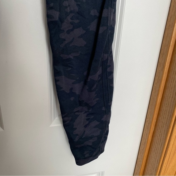 Spanx Look At Me Now Seamless Camouflage Leggings Size XL - Picture 4 of 7